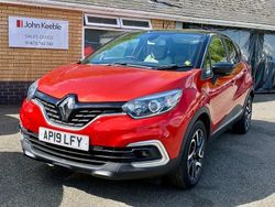 Red/black Used 2019 Renault Captur Iconic SUV | £11,799 (Fair price)