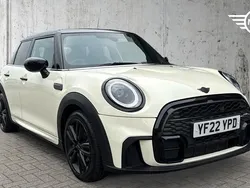 White Used 2022 Mini Cooper Hatch Hatchback | £19,600 (Expensive)