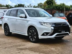 White Used 2017 Mitsubishi Outlander P-HEV Estate | £10,990 (Fair price)