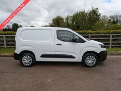 White Used 2022 Peugeot Partner Premium MPV | £9,995 (Good price)