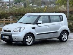 Silver Used 2010 Kia Soul 2 SUV | £1,495 (Fair price)
