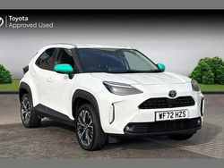 Pure white Used 2022 Toyota Yaris Hybrid SUV | £20,690 (Good price)