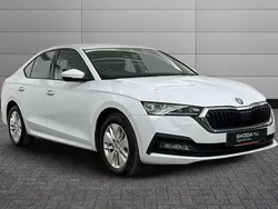 Moon white metallic Used 2022 Skoda Octavia SE Hatchback | £16,100 (Fair price)