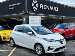 White Used 2022 Renault Rapid SE Hatchback | £10,013 (Fair price)
