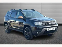 Pearl black Used 2023 Dacia Duster Extreme SUV | £16,790 (Fair price)