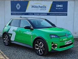 Pop green and black roof Used 2025 Renault R5 Komfort Hatchback | £26,995 (Fair price)