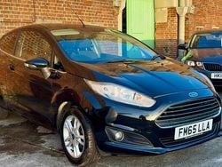 Black Used 2015 Ford Fiesta Zetec Hatchback | £4,182 (Good price)