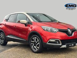 Red/cream Used 2016 Renault Captur Signature SUV | £8,395 (Fair price)