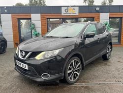 Black Used 2014 Nissan Qashqai Tekna SUV | £5,299 (Expensive)