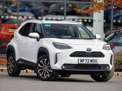 White Used 2022 Toyota Yaris Hybrid Design Estate | £20,998 (Fair price)