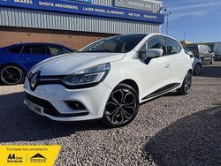 Glacier white Used 2017 Renault Clio IV Dynamique Hatchback | £7,174 (Fair price)