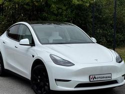 White Used 2022 Tesla Model Y Long Range AWD SUV | £22,995 (A bit pricey)