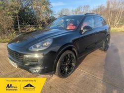 Black Used 2017 Porsche Cayenne Platinum Edition SUV | £23,990 (Expensive)