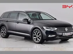 Mythos black Used 2022 VW Passat SEL Estate | £15,995 (Fair price)