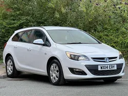 White Used 2014 Vauxhall Astra S Estate | £3,450 (Fair price)