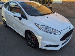 White Used 2017 Ford Fiesta ST Hatchback | £7,995 (Fair price)