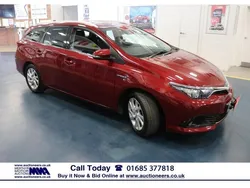 Red Used 2018 Toyota Auris Hybrid Estate | £12,552 (Good price)