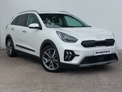 White Used 2022 Kia Niro 4 SUV | £20,998 (Fair price)