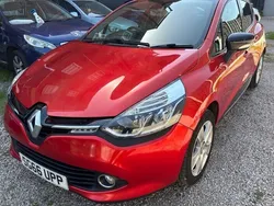 Red Used 2016 Renault Clio IV Dynamique Hatchback | £4,575 (Fair price)