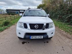 White Used 2014 Nissan Navara Tekna Pickup | £5,995 (Fair price)