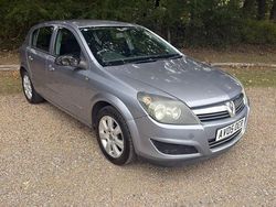Silver Used 2005 Vauxhall Astra Hatchback | £800