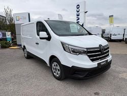 Glacier white New 2025 Renault Trafic Van | £23,250 (Good price)