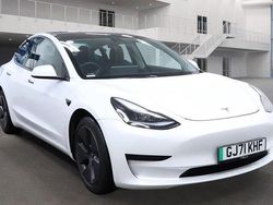 White Used 2021 Tesla Model 3 Standard Range Plus Sedan | £16,790 (Fair price)