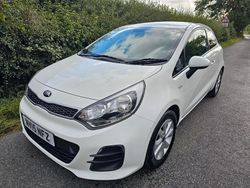 White Used 2015 Kia Rio 2 Hatchback | £3,595 (Fair price)