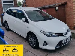 White Used 2014 Toyota Auris Hybrid Estate | £8,988 (Fair price)