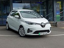 White Used 2022 Renault Rapid SE Hatchback | £12,298 (Fair price)