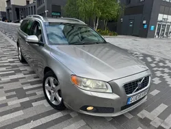 Gold Used 2008 Volvo V70 SE Lux Estate | £2,150 (Expensive)