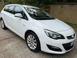 White Used 2015 Vauxhall Astra Estate | £5,495 (Good price)