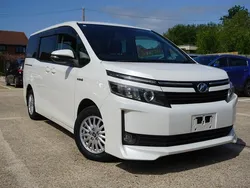 White Used 2014 Toyota Voxy MPV | £11,995 (Fair price)