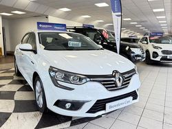 White Used 2018 Renault Mégane IV Dynamique Hatchback | £8,995 (Fair price)
