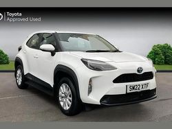 White Used 2022 Toyota Yaris Hybrid SUV | £19,231 (Super price)