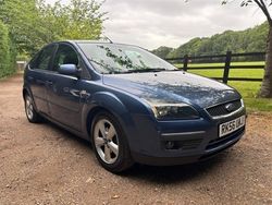 Blue Used 2006 Ford Focus Zetec Hatchback | £2,450 (Fair price)