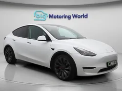 White Used 2022 Tesla Model Y Performance SUV | £26,400 (Fair price)