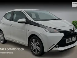 White Used 2015 Toyota Aygo x-press Hatchback | £7,449 (Fair price)