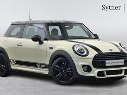 White Used 2018 Mini Cooper Hatch Hatchback | £14,500 (Fair price)