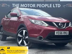 Red Used 2016 Nissan Qashqai N-Connecta SUV | £6,995 (Fair price)