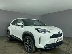 White Used 2022 Toyota Yaris Hybrid Design SUV | £18,499 (Good price)