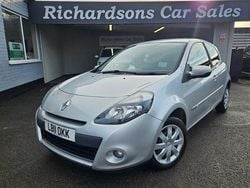 Silver Used 2011 Renault Clio II Expression Hatchback | £1,500 (Good price)