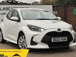 White Used 2022 Toyota Yaris Hybrid Hatchback | £12,890 (Good price)