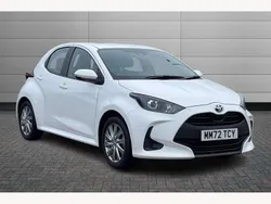 Pure white Used 2022 Toyota Yaris Hybrid Hatchback | £15,899 (Good price)