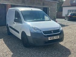 White Used 2017 Peugeot Partner S MPV | £4,475 (Good price)