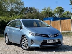 Blue Used 2013 Toyota Auris Estate | £4,495 (Fair price)