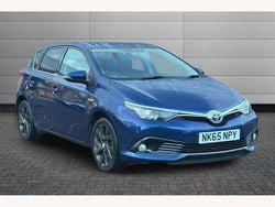 Blue Used 2015 Toyota Auris Hybrid Design Hatchback | £10,901 (Fair price)