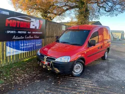 Red Used 2010 Vauxhall Combo MPV | £3,390 (Fair price)