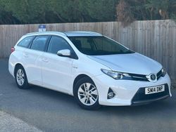 White Used 2014 Toyota Auris Hybrid Estate | £3,295
