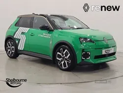 Green/black Used 2025 Renault R5 Komfort Hatchback | £25,795 (Fair price)
